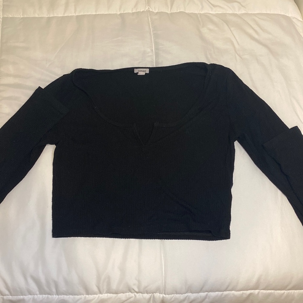 Black garage long sleeve crop top shirt 🖤